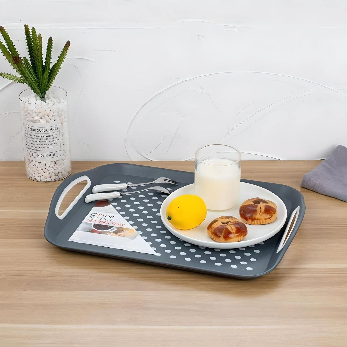 2x Non-Slip Serving Trays – Anti-Slip Plastic Trays with Rubber Surface & Easy-Grip Handles (Random Colours)