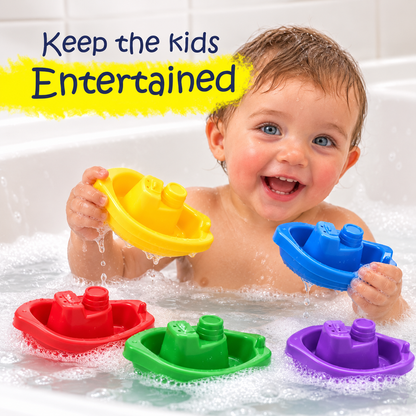 Happy baby playing with DIVCHI bath boats in the bath